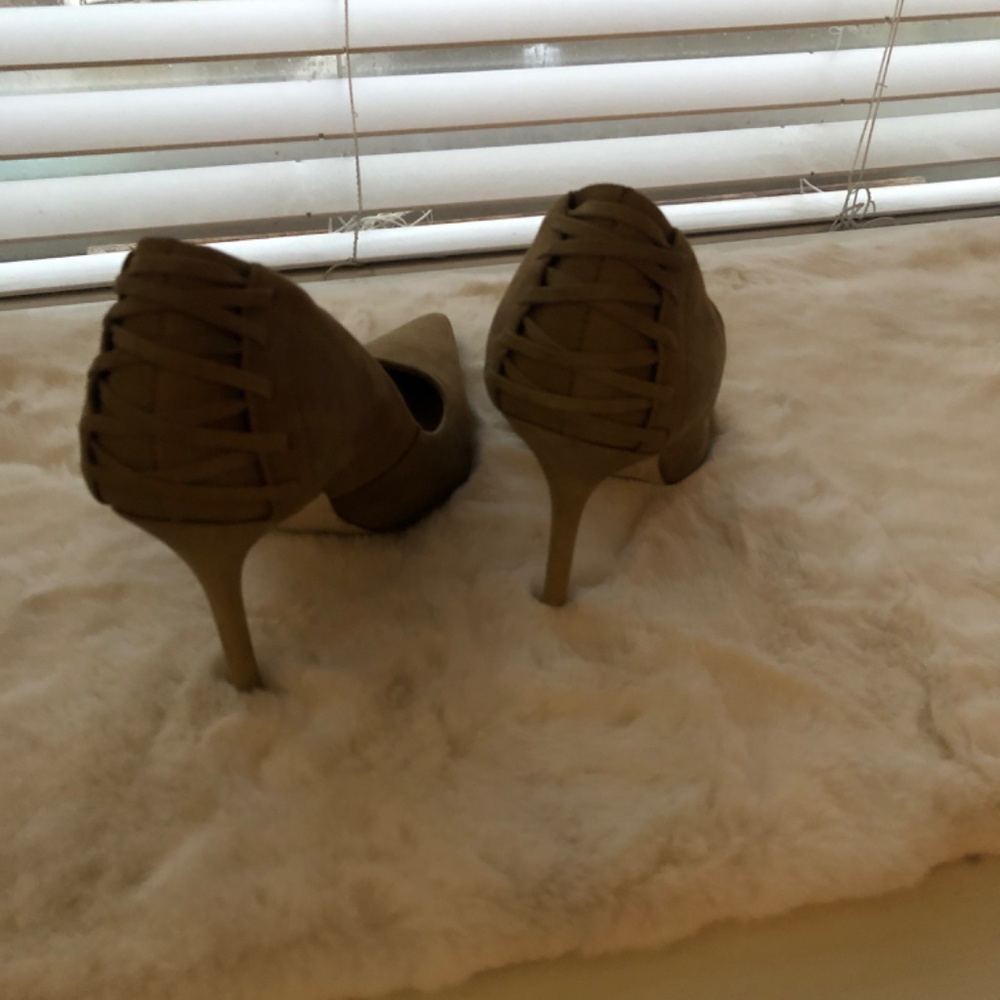 High heals - Picture 3 of 4